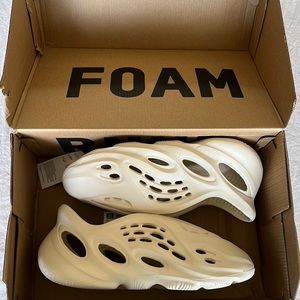 “Yeezy” Foam runner